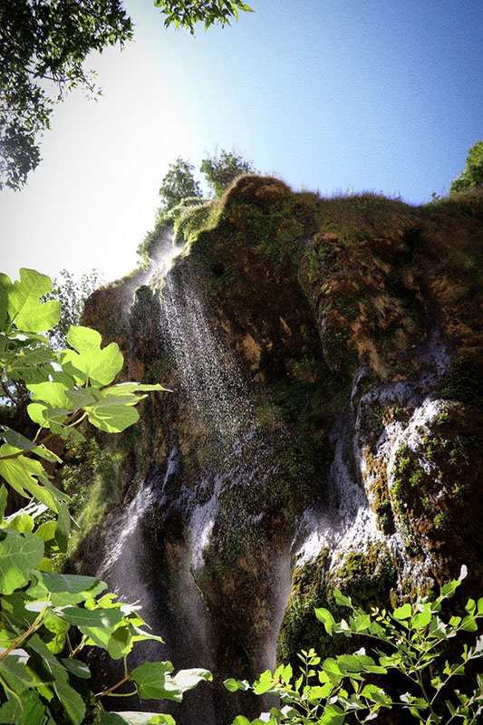 نمایی زیبا از آبشار آبگرمه