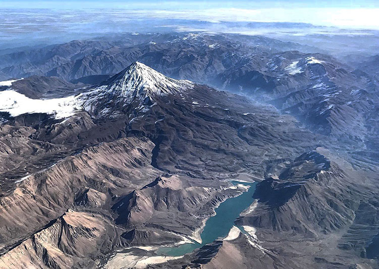 نمایی زیبا از قله دماوند
