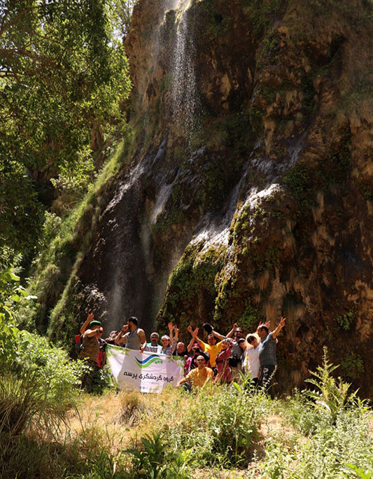 تیم پرسه در آبشار آبگرمه