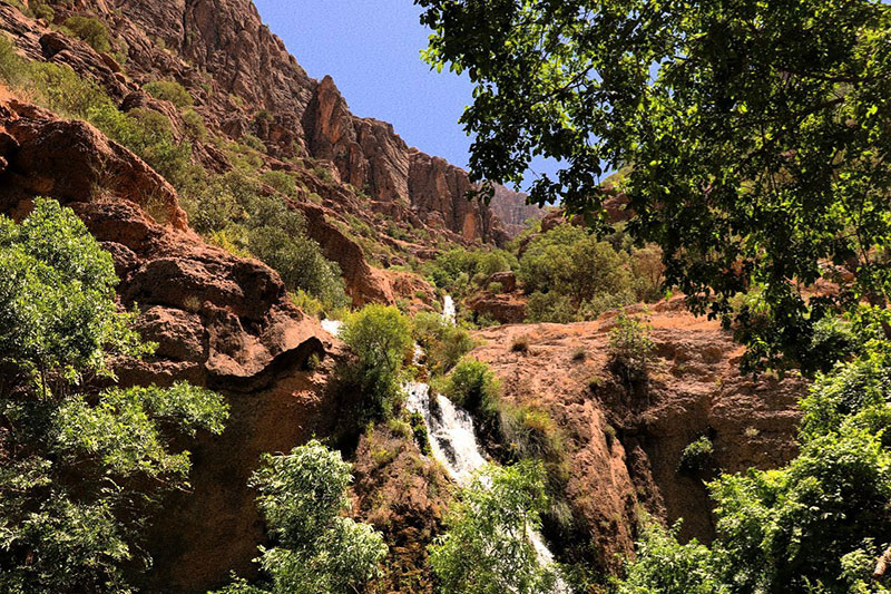 نمایی زیبا از آبشار آبگرمه