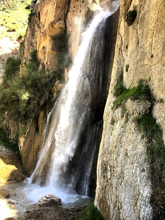 نمایی زیبا از آبشار شاهاندشت