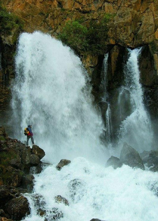 نمای زیبایی از آبشار چکان