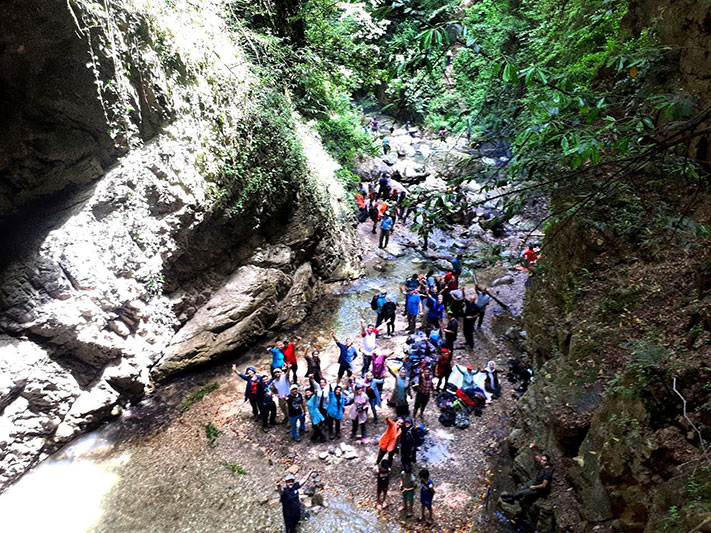تیم پرسه در آبشار اول دارنو