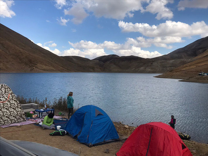 زیبایی ابرها در دریاچه تار