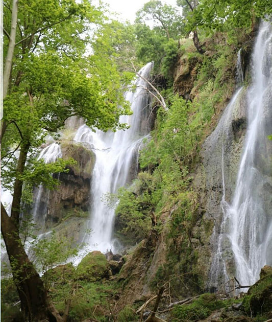 چشم انداز آبشار زردلیمه