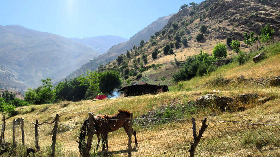 کمپ در تونل برفی و آبشار چکان لرستان